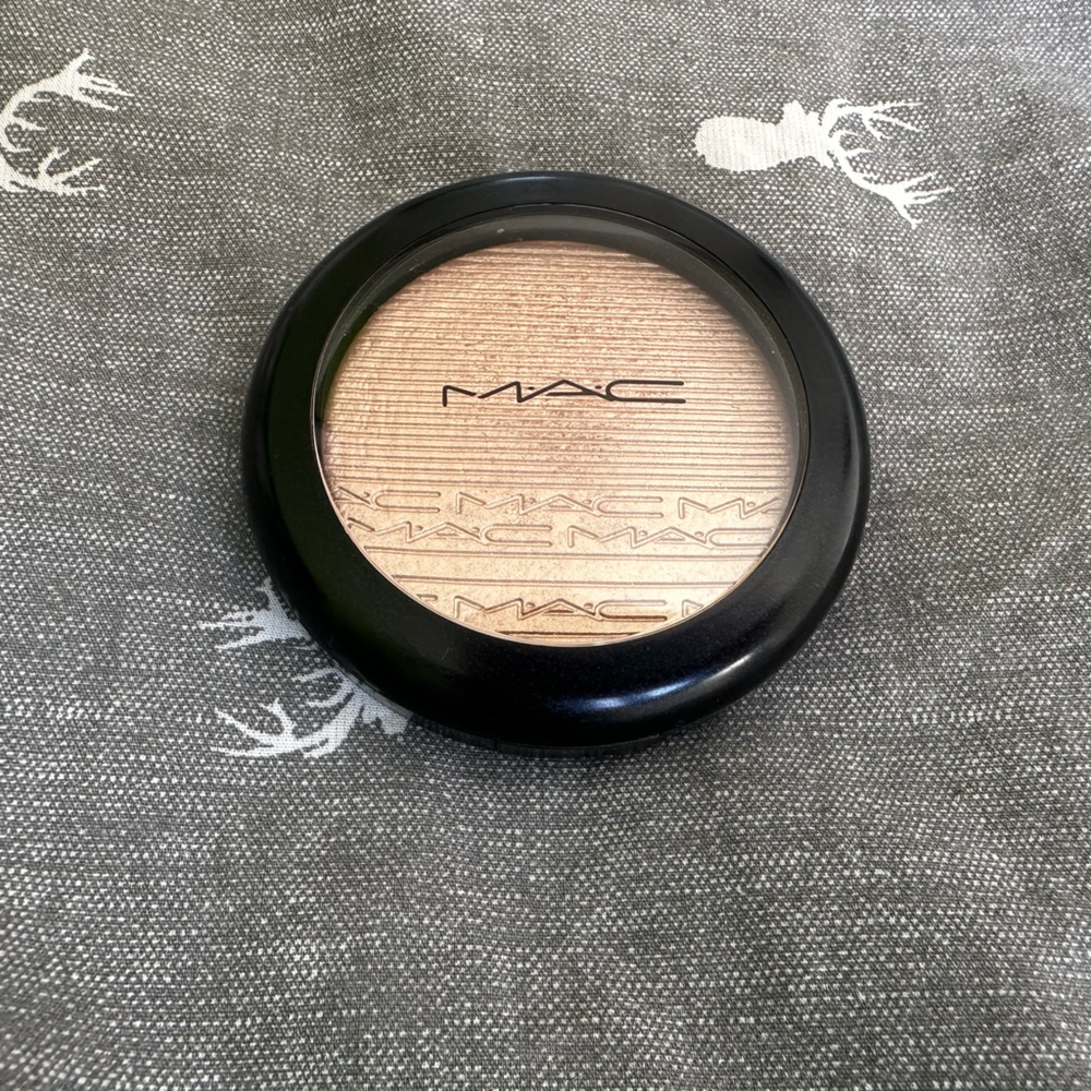 MAC Extra Dimension Skinfinish in Whisper of Gilt